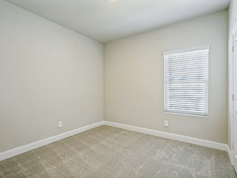 801 McKenna Dr — Photo 15