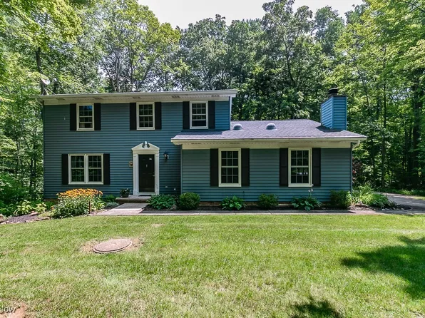 11287 Winding Brook Ln, Chesterland, OH 44026