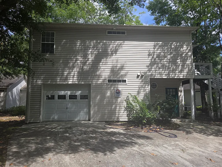 318 Brickle Ave — Photo 1