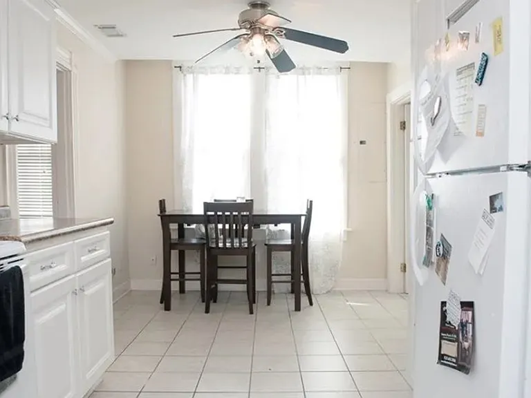 1114 Lincoln St — Photo 4
