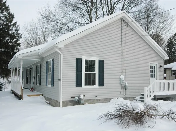 70 Church St, Le Roy, NY 14482