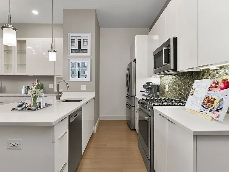 121 Portland St #202 — Photo 12