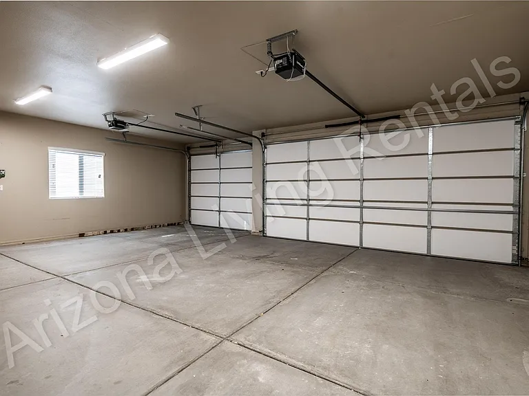 1726 E Aloe St — Photo 29