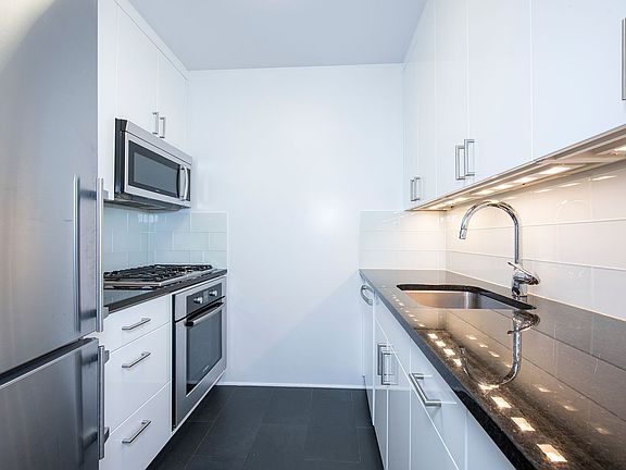 3rd image of 300 E 64th St APT 15B