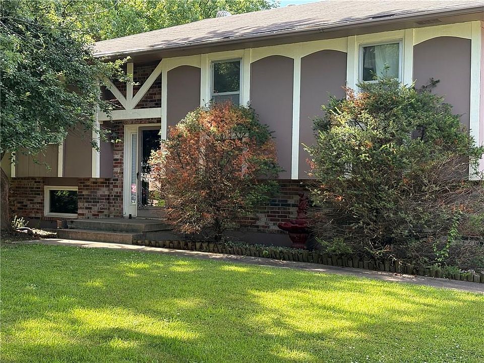 1st image of 1404 NW Sandalwood Ct
