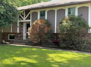 1404 NW Sandalwood Ct, Blue Springs, MO 64015