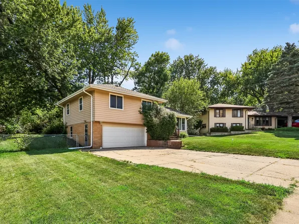 8912 Urbandale Ave, Urbandale, IA 50322