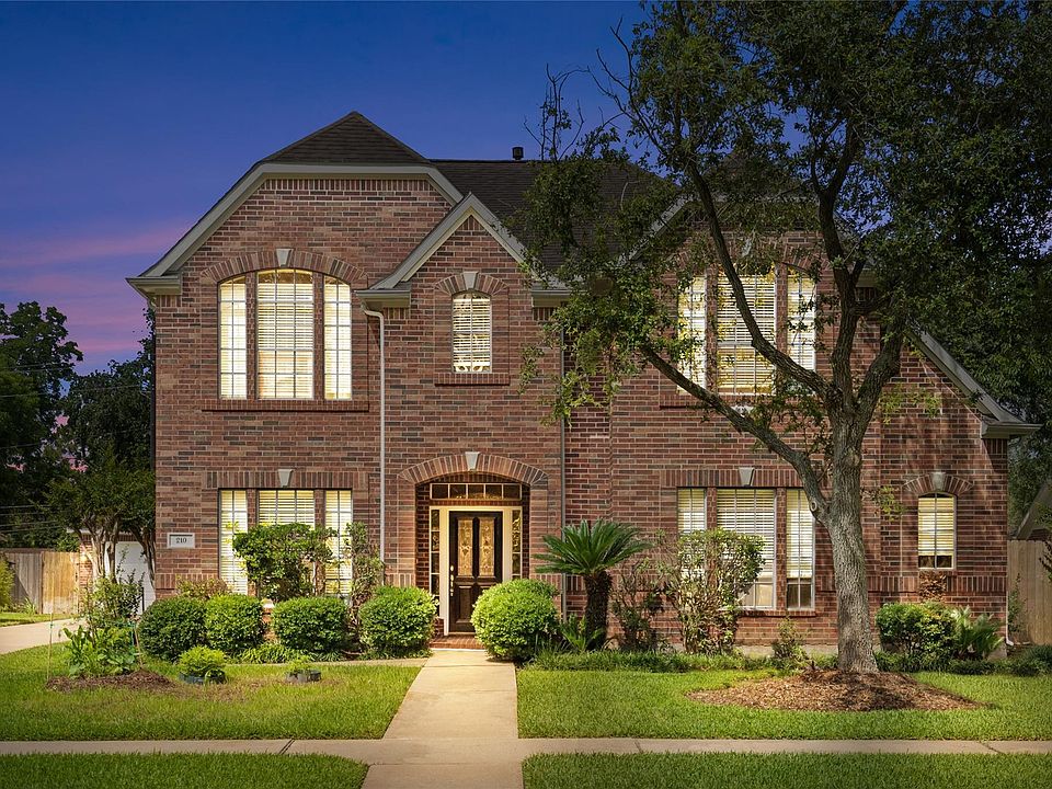1st image of 210 Brook Forest Trl