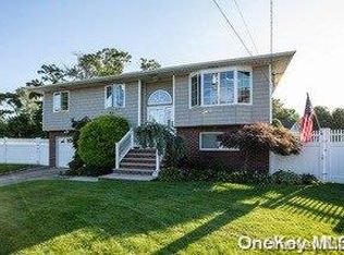 10 Pace Ct, West Islip, NY 11795