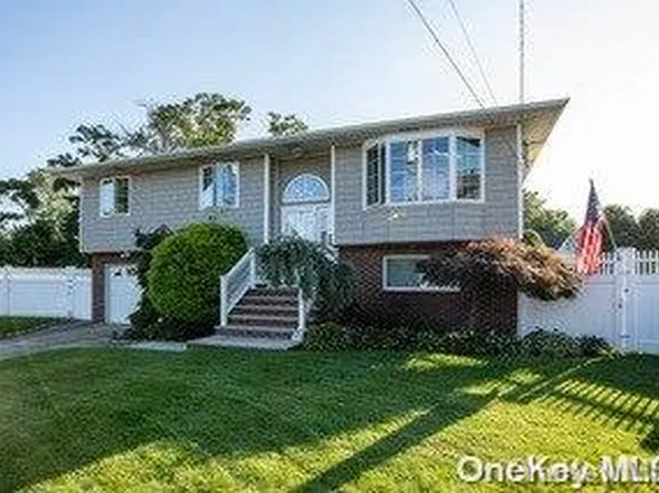 10 Pace, West Islip, NY 11795