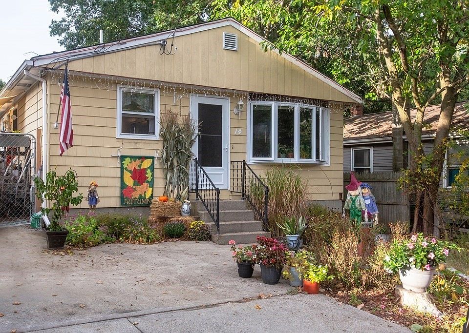 1st image of 14 Vireo St