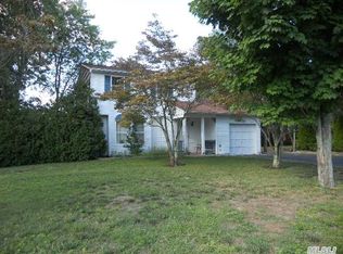 1 Larry Ct, Manorville, NY 11949