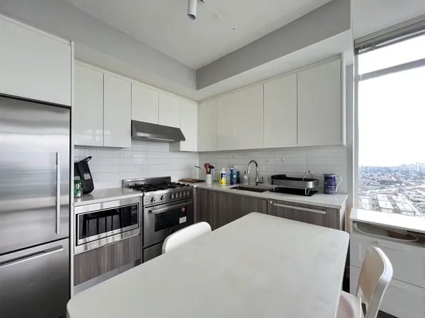 4900 Lennox Ln #4007, Burnaby, BC V5H