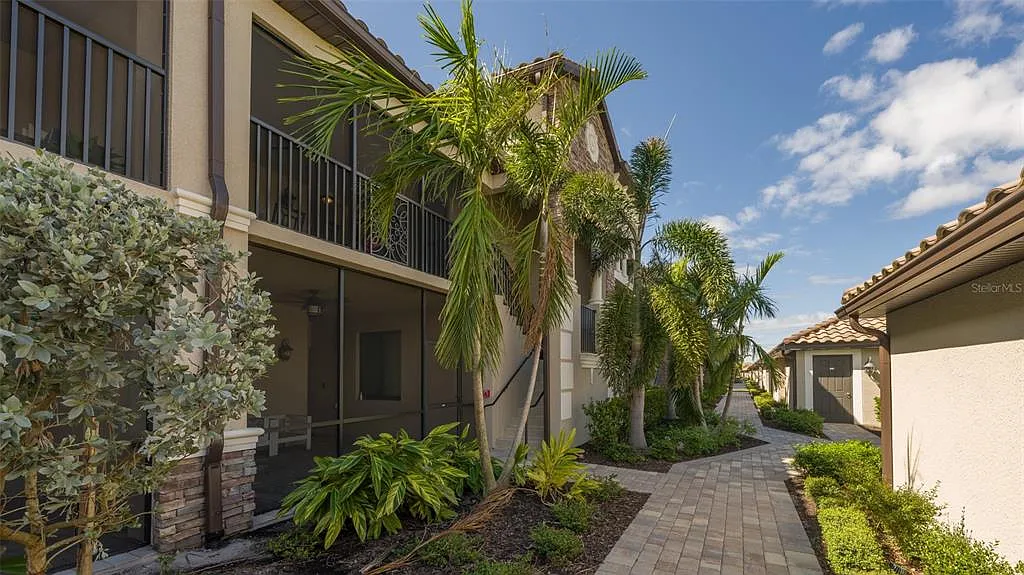 2 bed, 2.0 bath, 1336 sqft, $6,500 — Photo 4