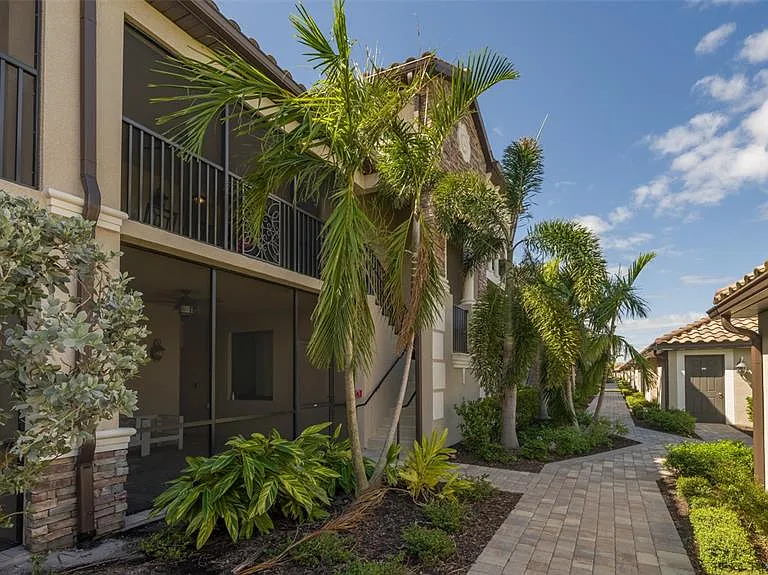 5624 Palmer Cir #203 — Photo 4