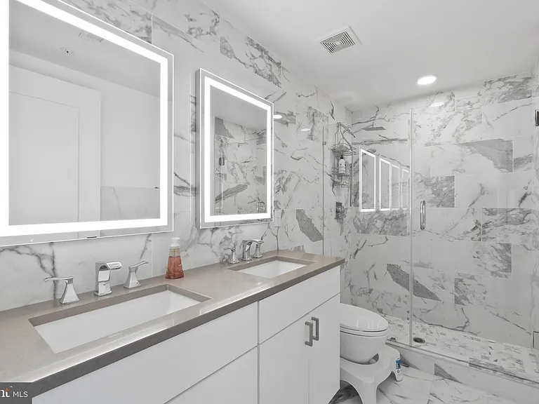 1245 N Pierce St #9 — Photo 15