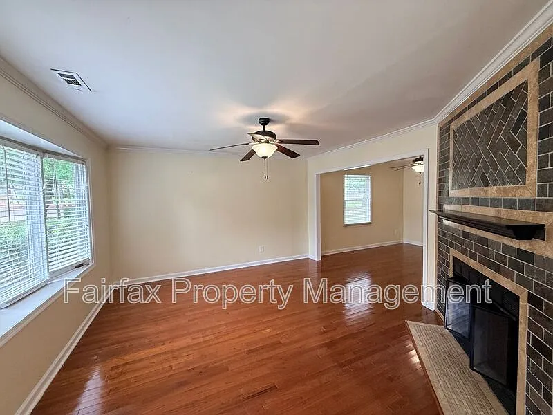 3 bed, 2.0 bath, 1356 sqft, $1,550 — Photo 3