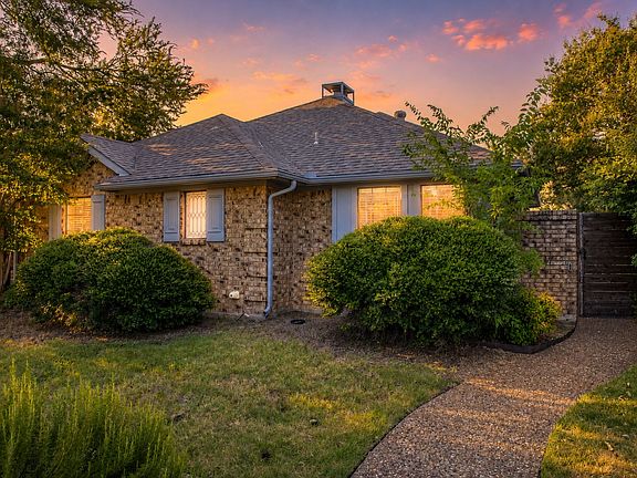 2nd image of 621 Woodway Ln