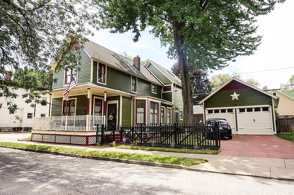 1758 W 31st Pl photo 1