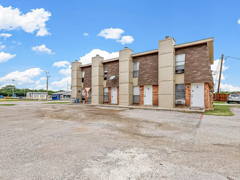 302 N Race St — Photo 2