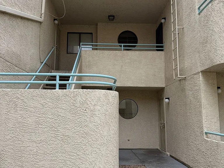 930 N Sloan Ln #203C — Photo 2