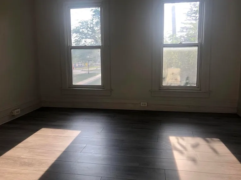 611 S Jackson St — Photo 5