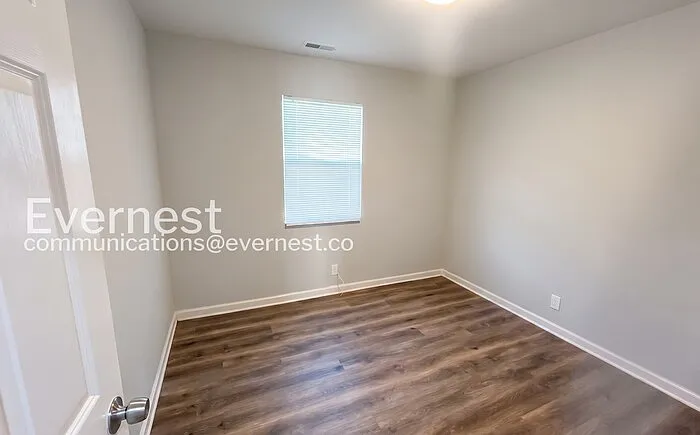 838 Lock Ave — Photo 9