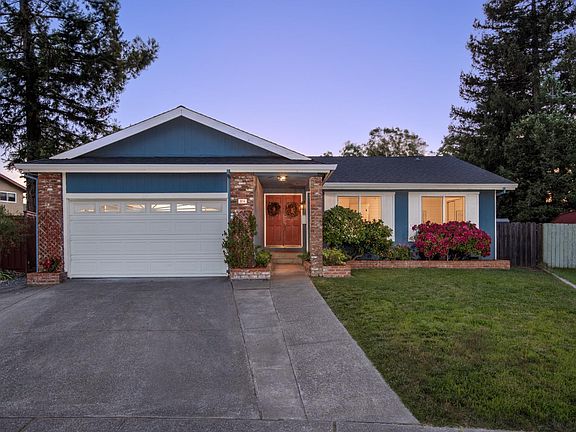 3rd image of 914 Cottonwood Court