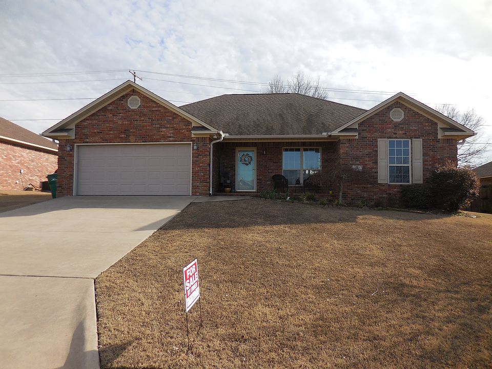 1st image of 122 Hawthorne Ln