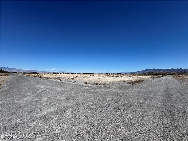 2nd image of 4481 Forest Rd