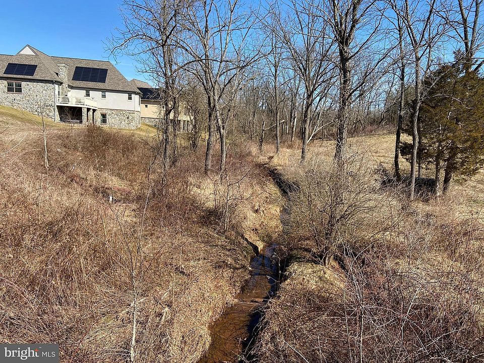 2nd image of 102 Bridge Valley Rd