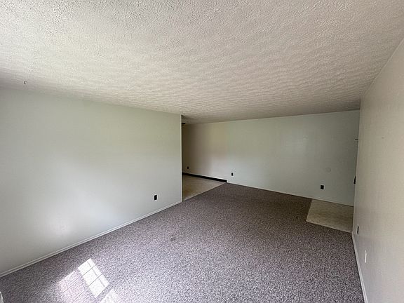 2nd image of 35 Oakmount Ave #St12