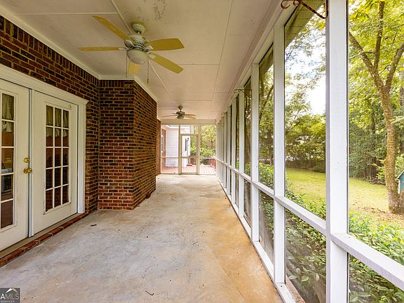 5th image of 126 Shasta Dr