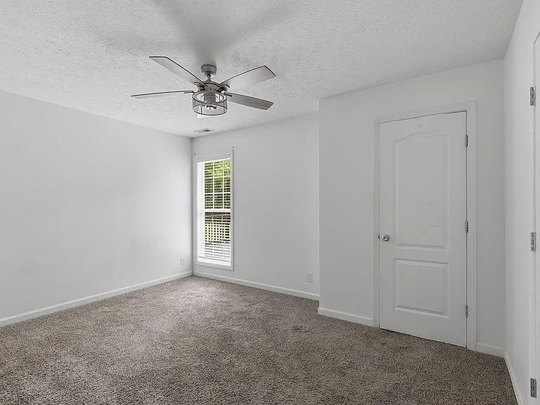 123 Vivian Dr — Photo 13