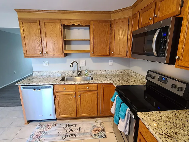 10724 Lester St — Photo 15