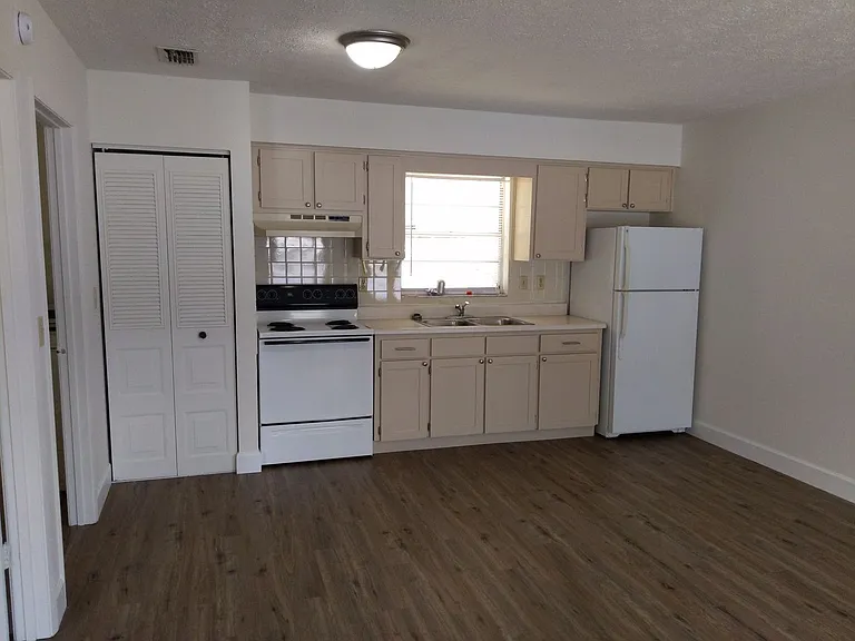37232 Clinton Ave #3 — Photo 4