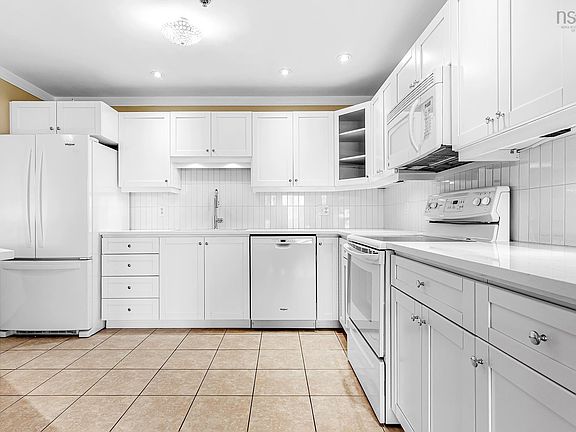 3rd image of 78 Regency Park Dr #207
