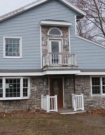 2nd image of 410 Woodbine Ave