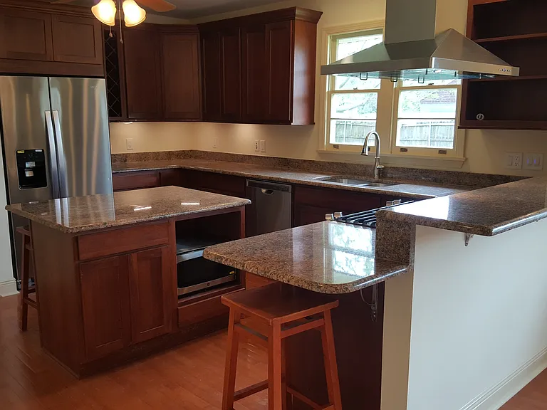 6021 Canal Blvd — Photo 10