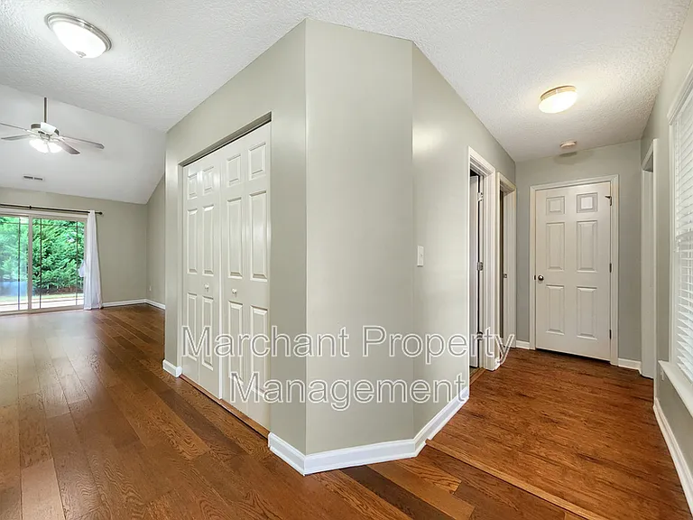657 Chartwell Dr — Photo 4