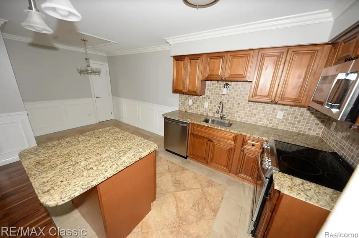 2 bed, 1092 sqft, $1,600 — Photo 3