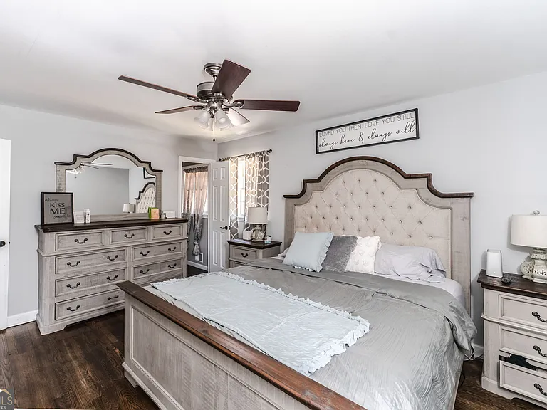 302 E Valley Rd NE — Photo 25