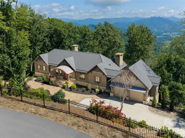 376 Wandering Trl, Waynesville, NC 28785