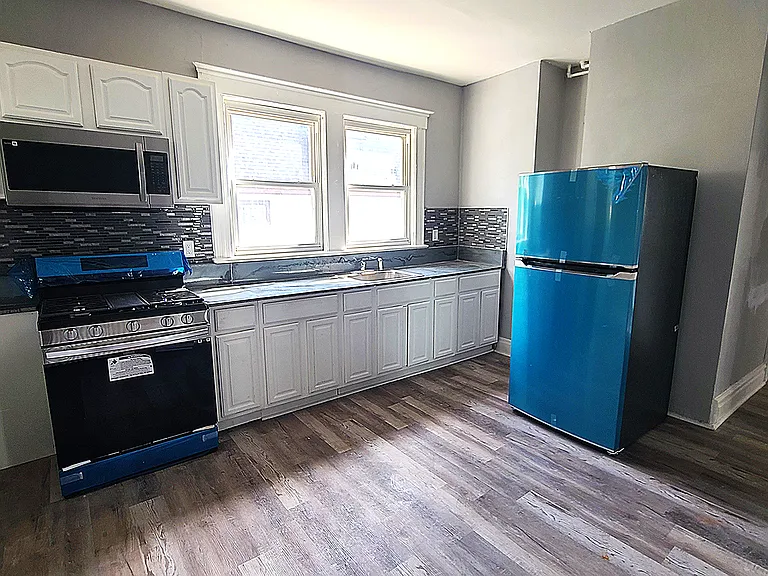 29 Irving Ave #2 — Photo 1