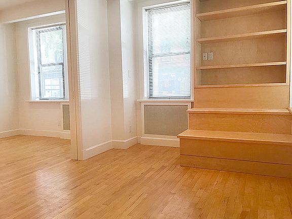 5th image of 104 Sullivan St APT B