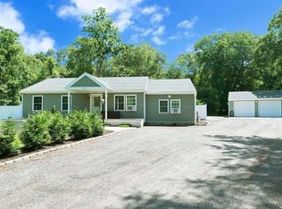 91 Church Ln, Middle Island, NY 11953