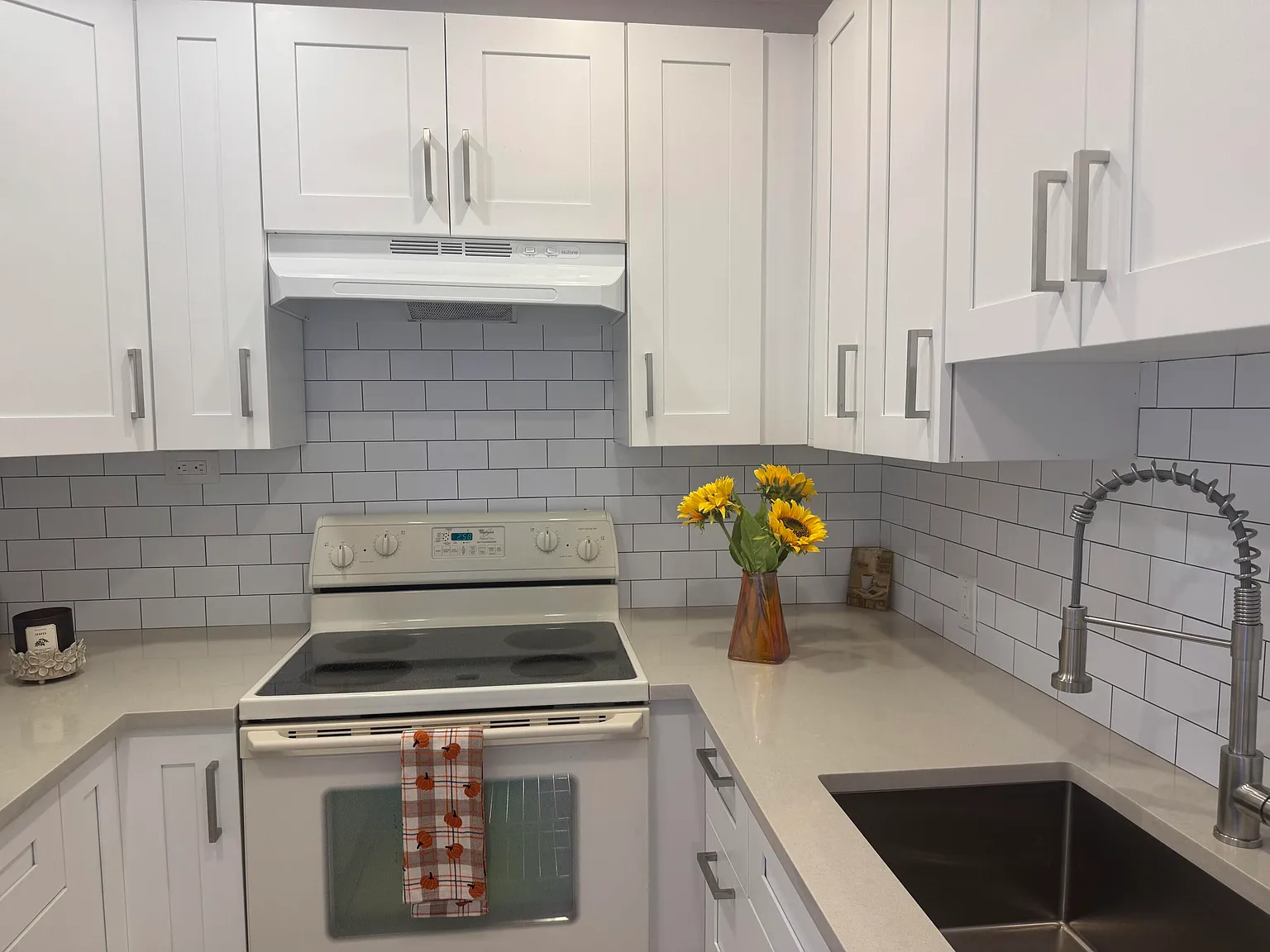 1 bed, 1.5 bath, 702 sqft, $1,500 — Photo 1