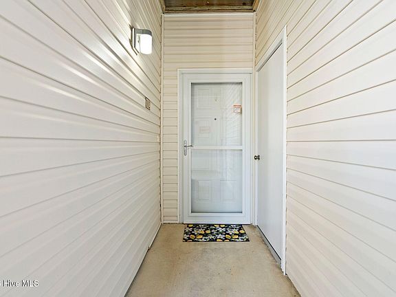 3rd image of 207 Fullford Lane Unit 102