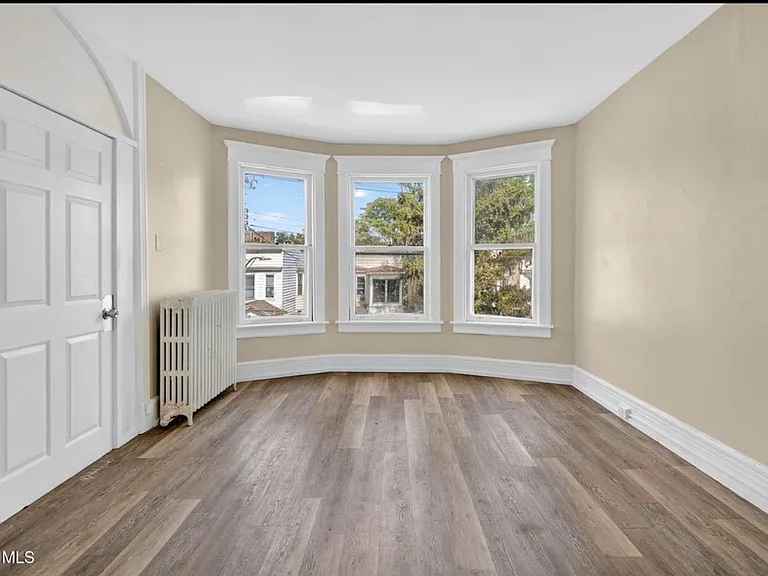 472 Hudson Ave #1 — Photo 2