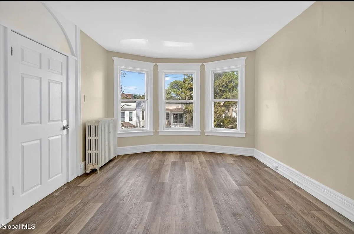 Building Photo - 472 Hudson Ave #1